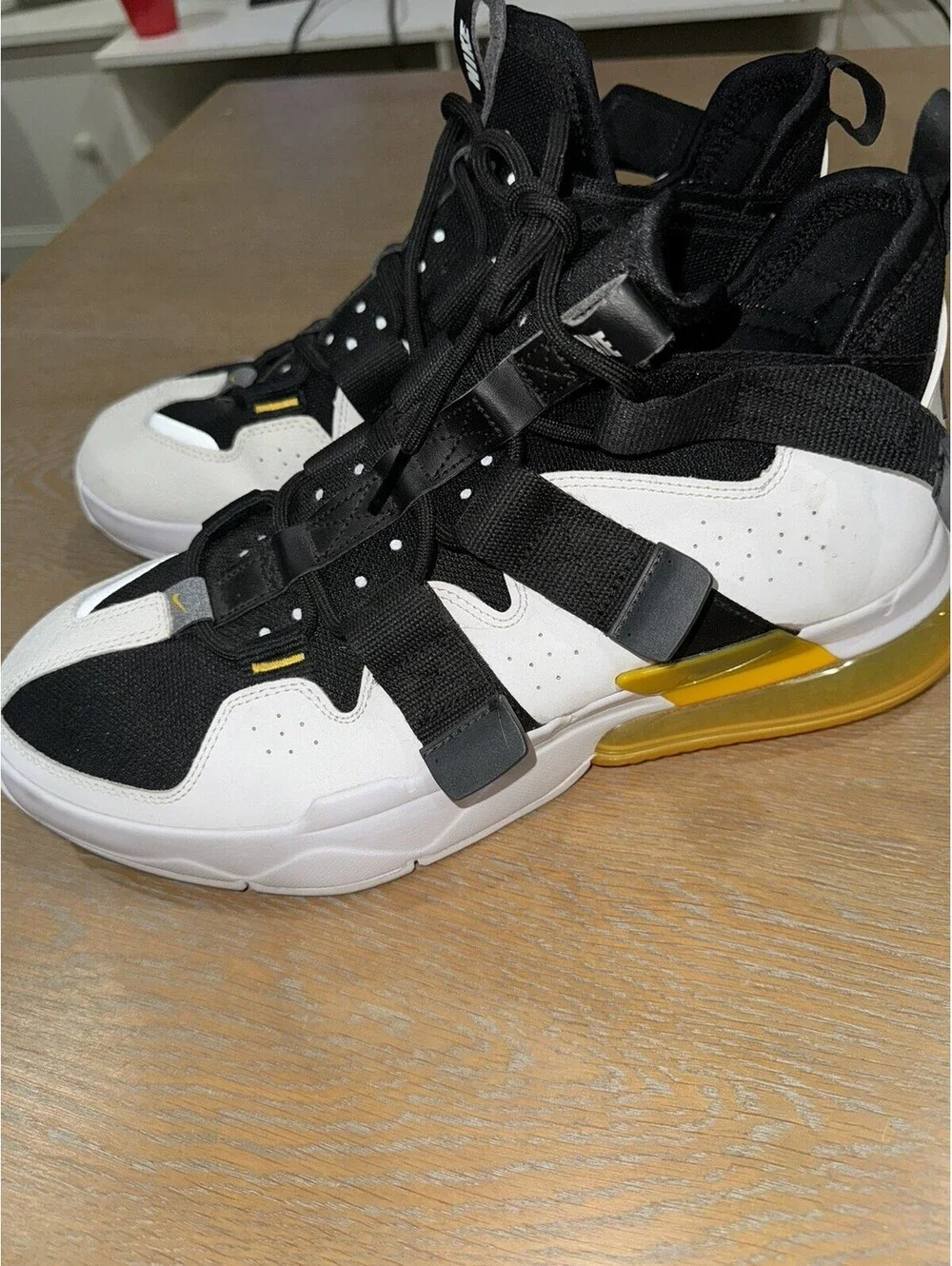 Nike Air Edge 270 White Black Yellow AQ8764 001 Men's Basketball Shoes Size 10.5